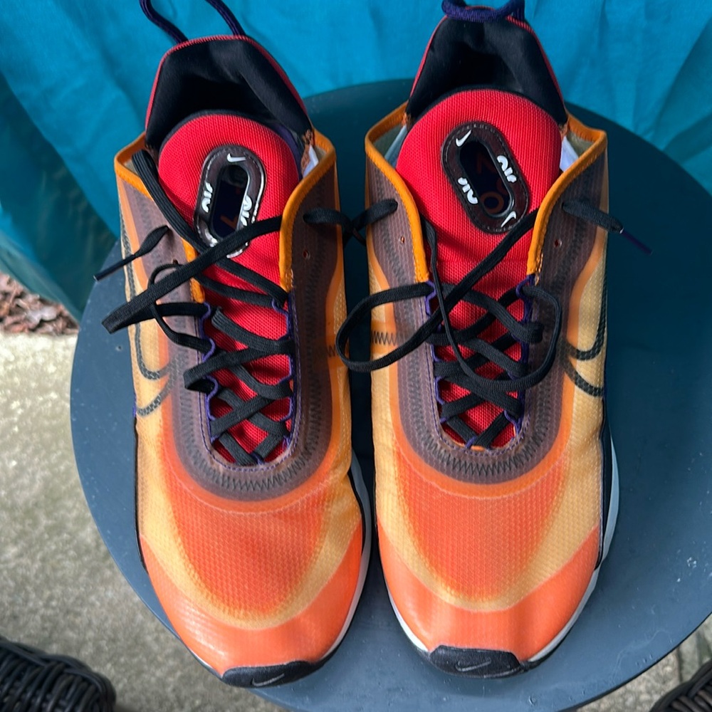 NIKE AIR MAX. MENS SIZE 12. MULTIPLE COLOR WAY. EUC!! Gorgeous sneakers.